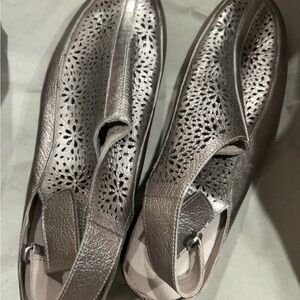 Easy Spirit Metallic Cutout Slingback Flats - Silver